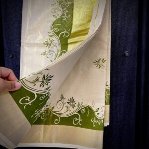 Kasavu Saree – Off White with Green Floral Border and Gold Kasavu
